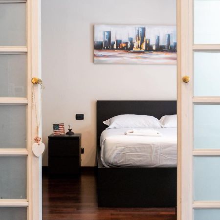 The Best Rent - Modern Duomo Apartment Milan Bagian luar foto