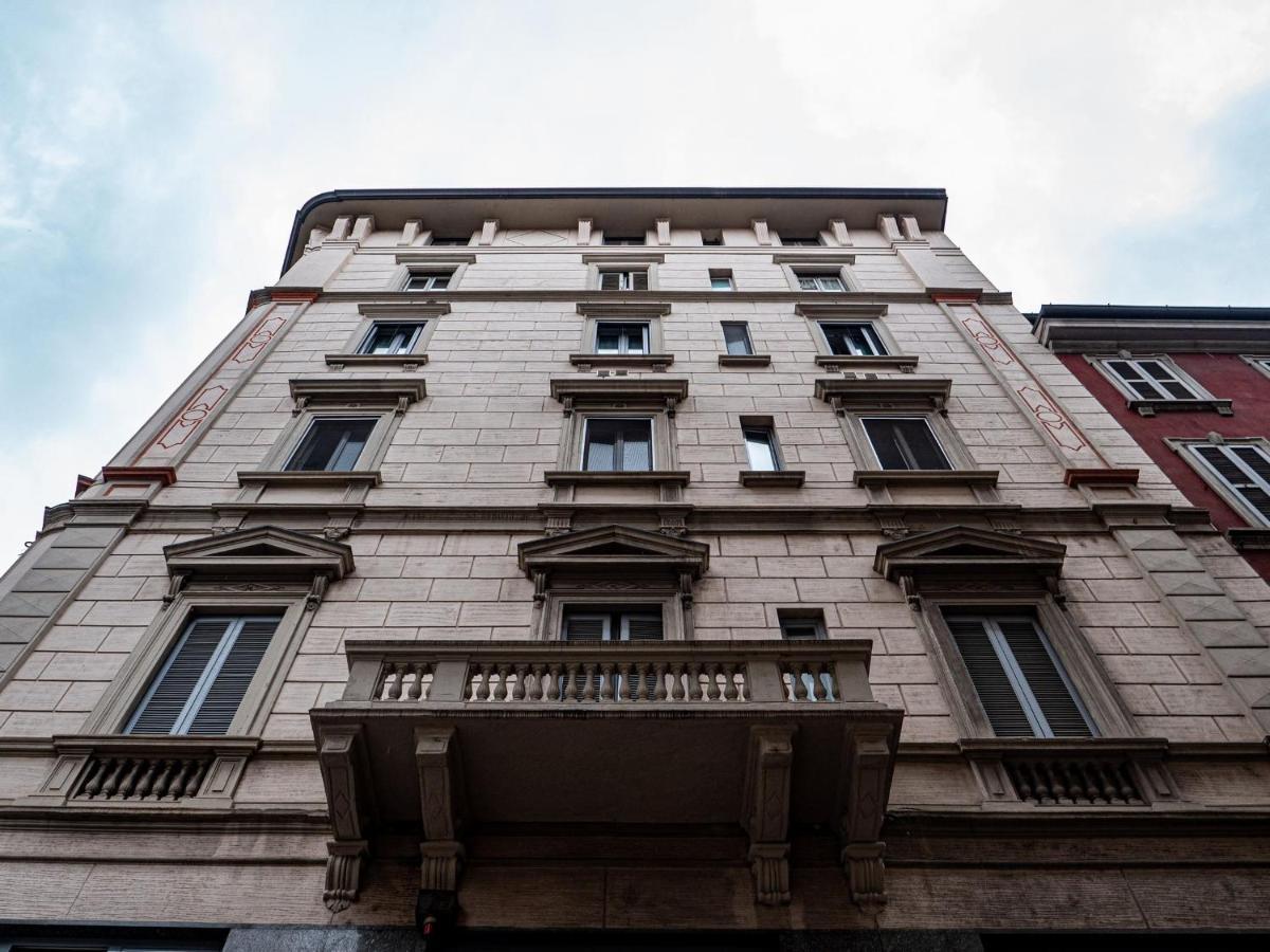 The Best Rent - Modern Duomo Apartment Milan Bagian luar foto