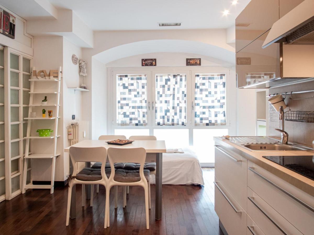 The Best Rent - Modern Duomo Apartment Milan Bagian luar foto