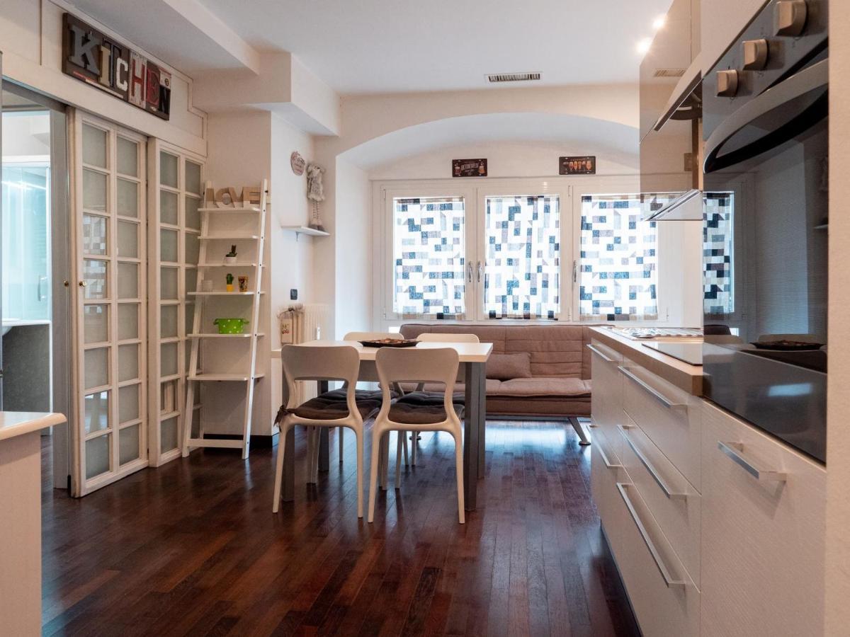 The Best Rent - Modern Duomo Apartment Milan Bagian luar foto