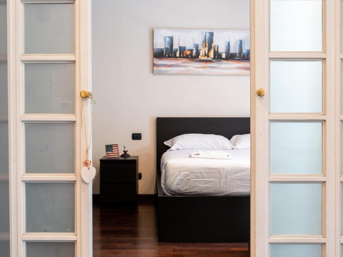 The Best Rent - Modern Duomo Apartment Milan Bagian luar foto
