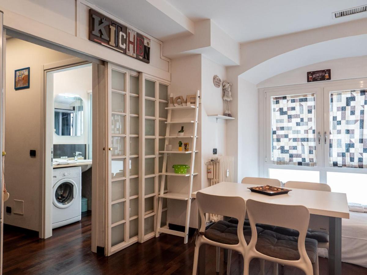The Best Rent - Modern Duomo Apartment Milan Bagian luar foto