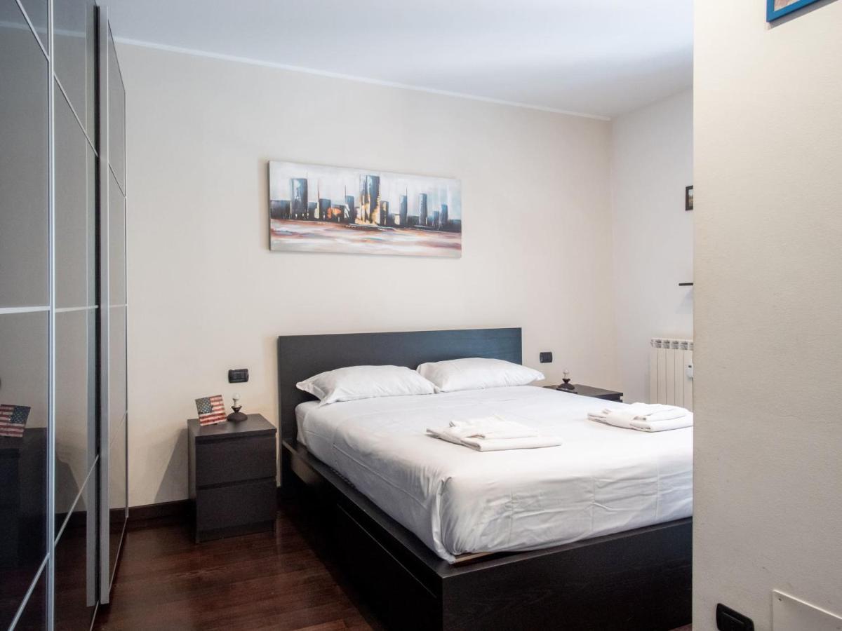 The Best Rent - Modern Duomo Apartment Milan Bagian luar foto
